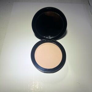 Glo Skin Beauty Pressed Base Beige Medium